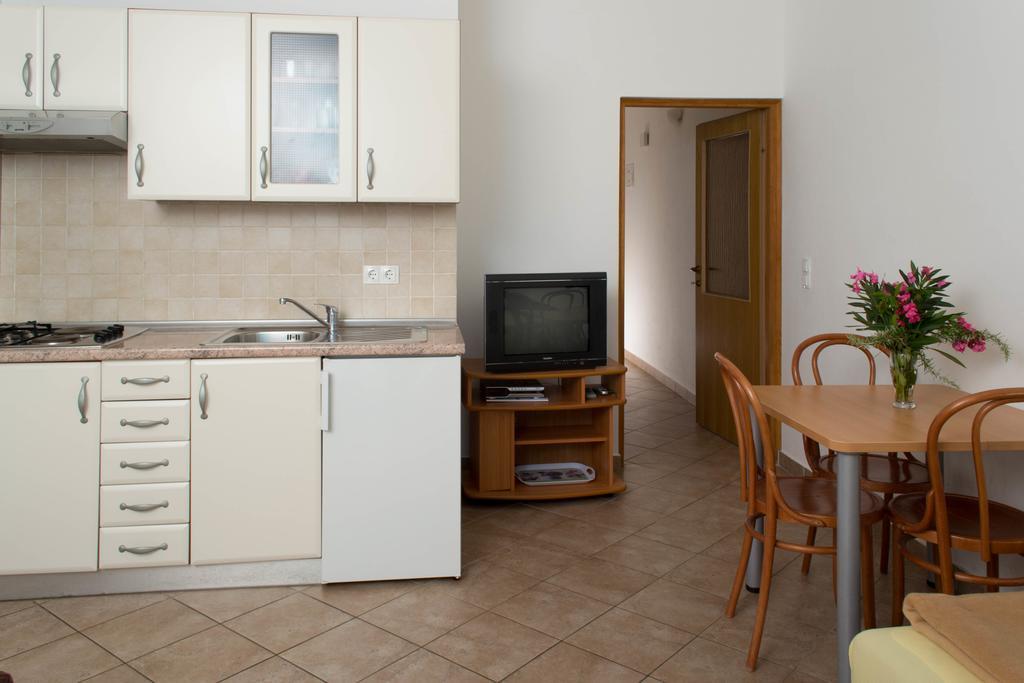 Apartments Jurjevic Petrcane Buitenkant foto